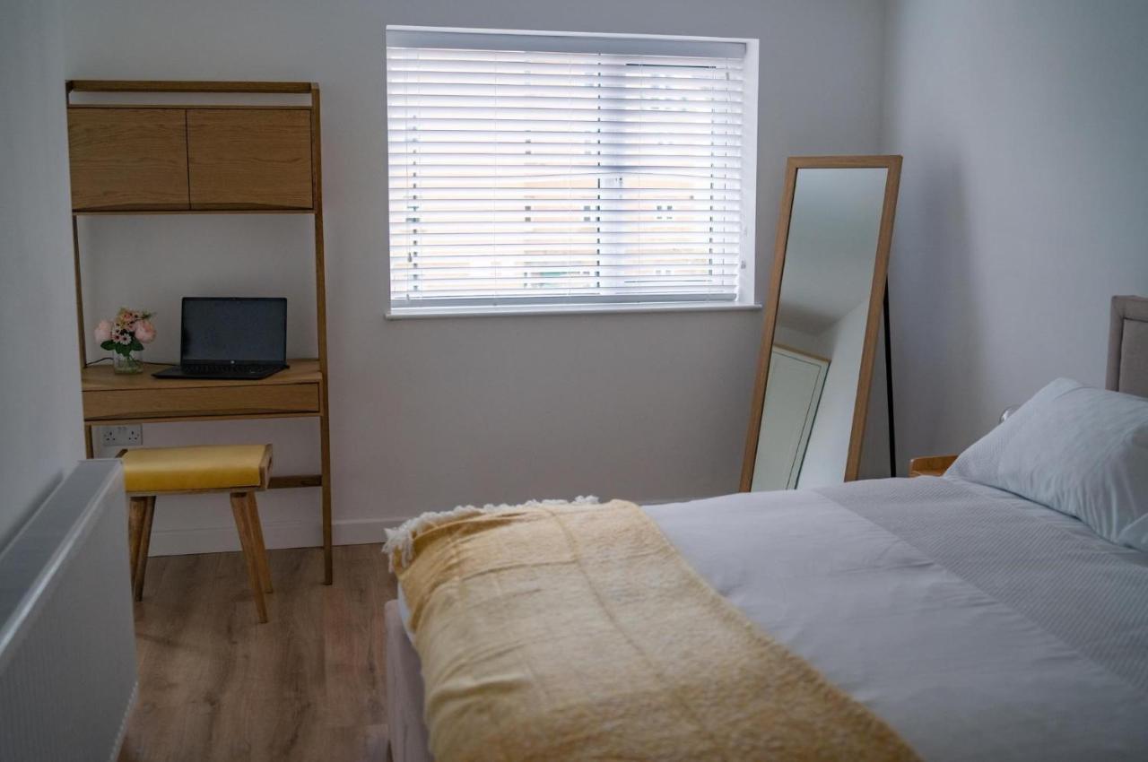 The Red House Modern Stylish Home From Home Walking Distance To Cardiff Bay And City Centre With Parking المظهر الخارجي الصورة