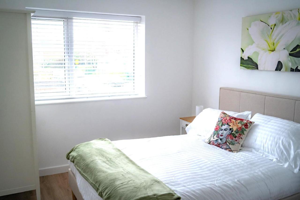 The Red House Modern Stylish Home From Home Walking Distance To Cardiff Bay And City Centre With Parking المظهر الخارجي الصورة