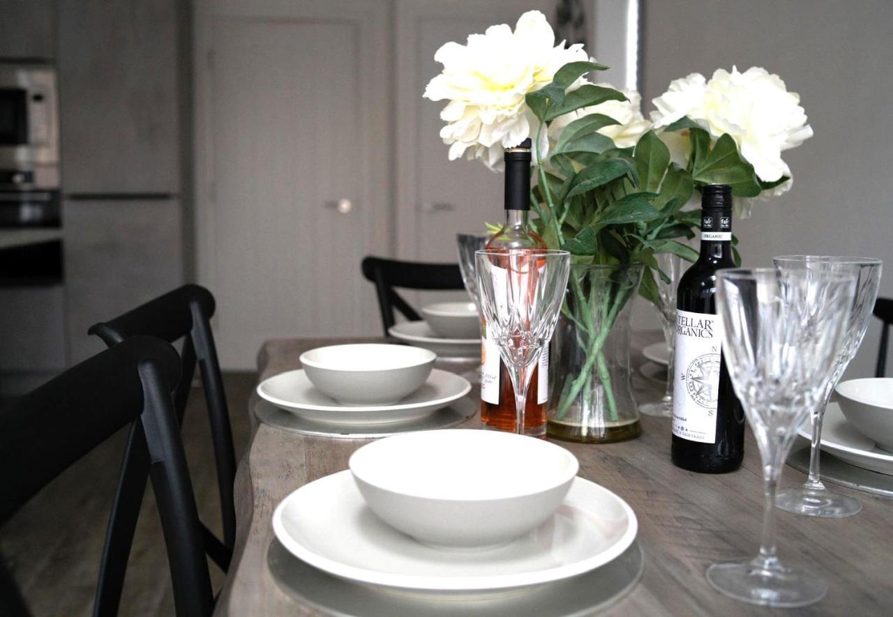 The Red House Modern Stylish Home From Home Walking Distance To Cardiff Bay And City Centre With Parking المظهر الخارجي الصورة