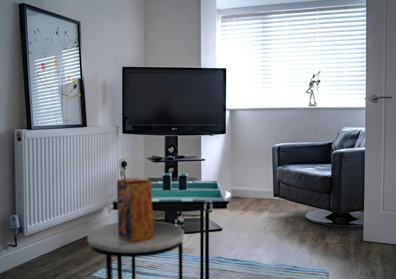 The Red House Modern Stylish Home From Home Walking Distance To Cardiff Bay And City Centre With Parking المظهر الخارجي الصورة
