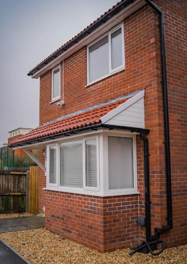 The Red House Modern Stylish Home From Home Walking Distance To Cardiff Bay And City Centre With Parking المظهر الخارجي الصورة